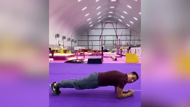 Домашняя мини-тренировка российского гимнаста Антона Голоцуцкова