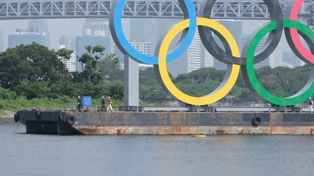В Токио убрали плавучий монумент Олимпийских игр — 2020