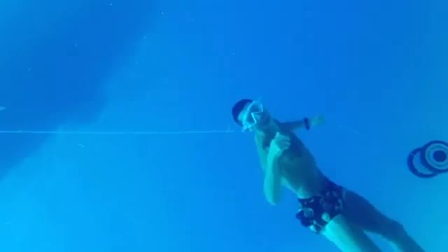 Роналду показал, как опускается на глубину 14 метров