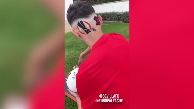 Игрок «Севильи» сделал тату на голове в честь победы в ЛЕ