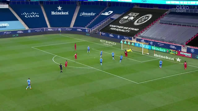 Уйма голевых моментов и пенальти на 90-й минуте в матче MLS