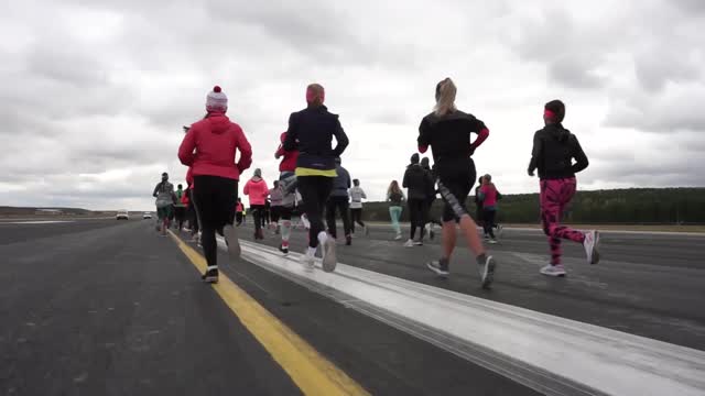 Красноярцы приняли участие в забеге на взлетной полосе аэропорта