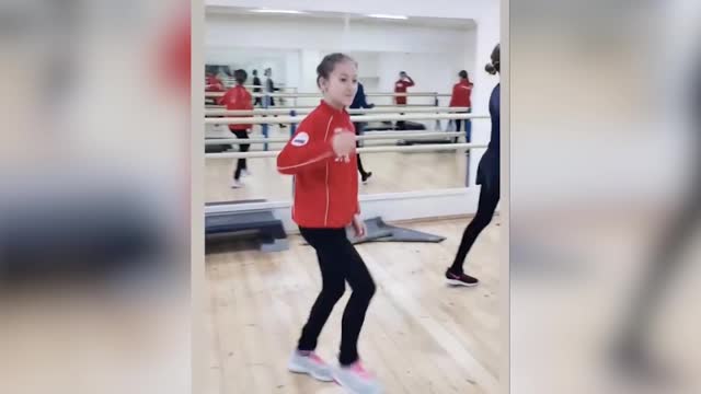 Зажигательный танец Алины Загитовой и Камилы Валиевой