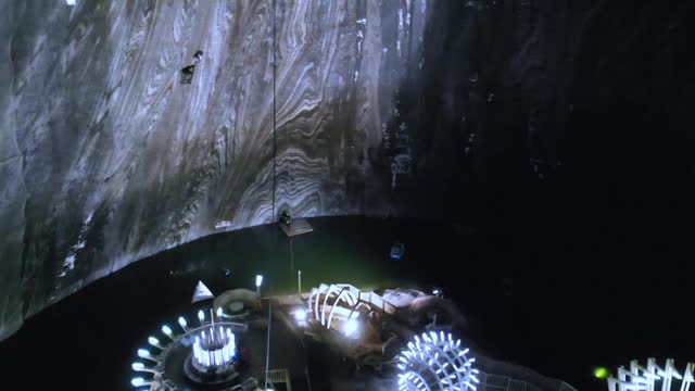 Дайвинг в подземной соляной шахте на глубине 120 метров