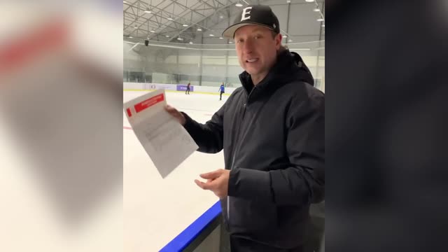 Плющенко показал поздравительную телеграмму от Собянина