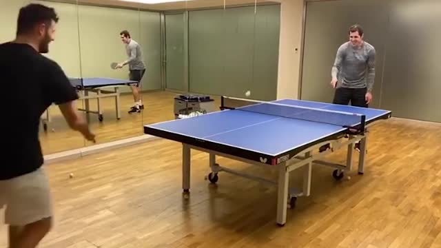Малкин обыграл Радулова в настольный теннис