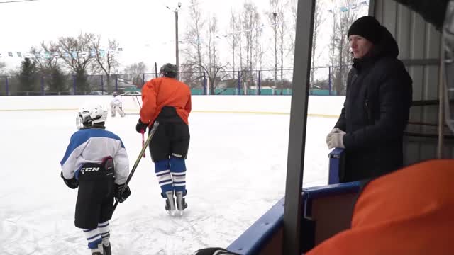 Как энтузиаст из Нижегородской области развивает хоккей в селе