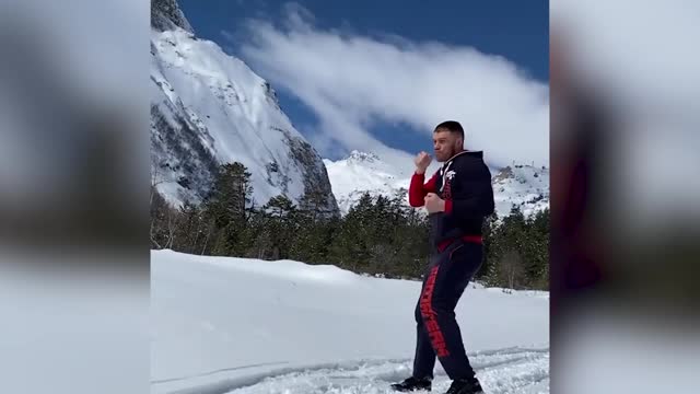 Немков показал тренировку в Приэльбрусье на высоте 2100 метров