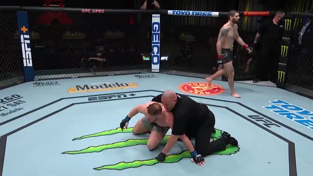 Яркий нокаут спустя 16 секунд на турнире UFC Vegas 21