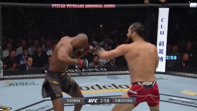 Усман нокаутировал Масвидаля в главном событии UFC 261
