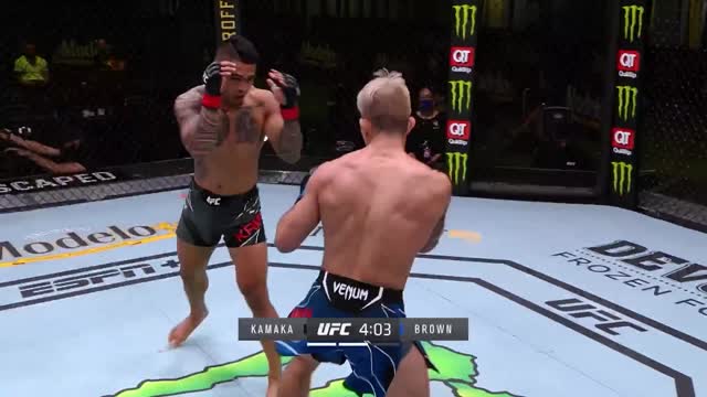 UFC Vegas 25: Каи Камака и ТиДжей Браун закатили знатную рубку