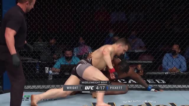 UFC 262: Райт техническим нокаутом победил Пикетта