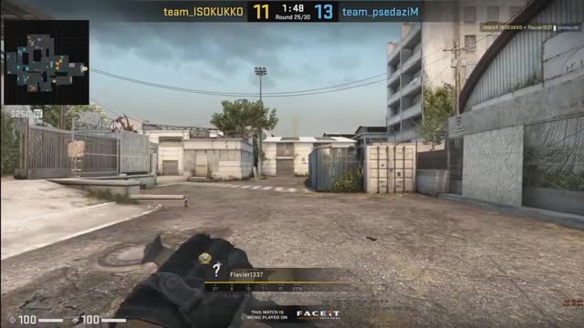 Игрок в CS:GO убил противника дымовой гранатой в начале раунда