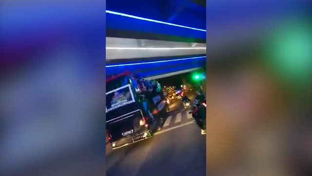 Игрок «Коджаэлиспора» выпал из автобуса во время празднования