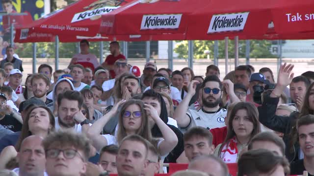 Эмоции польских болельщиков во время матча Польша — Словакия
