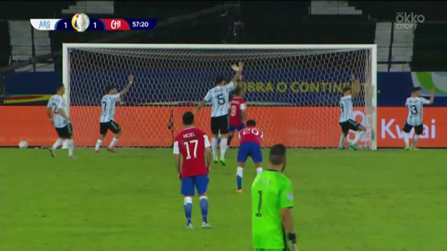 1:1. Варгас (Чили) сравнивает счёт добиванием после пенальти