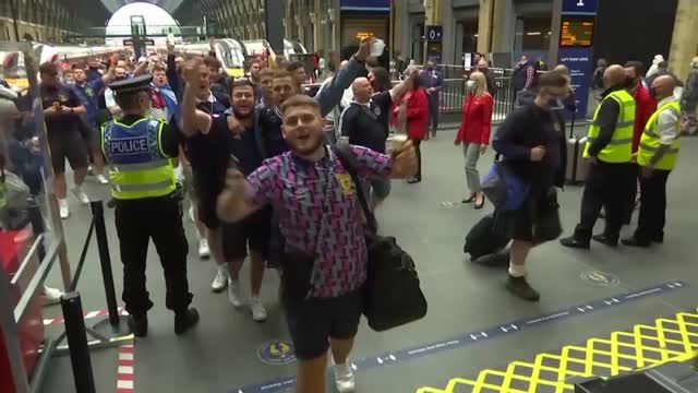 Шотландские болельщики прибыли в Лондон