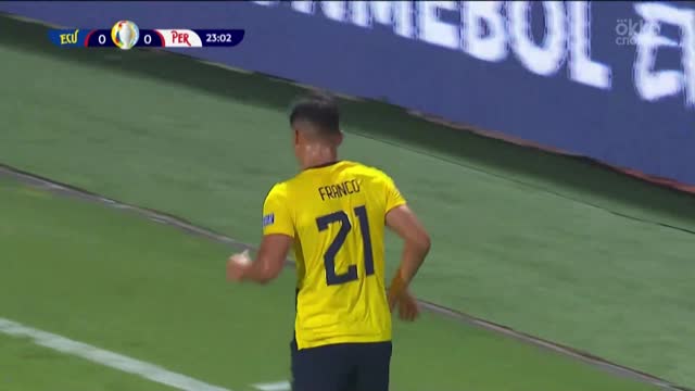 1:0. Тапиа (Перу) неудачно заносит снаряд в свои ворота