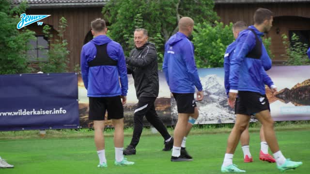 Как футболисты «Зенита» разминаются на тренировках в Австрии