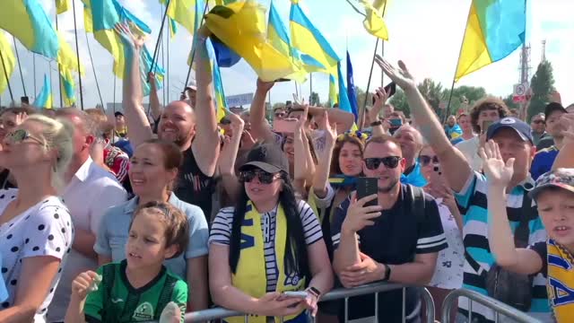 Болельщики встретили игроков сборной Украины после Евро-2020