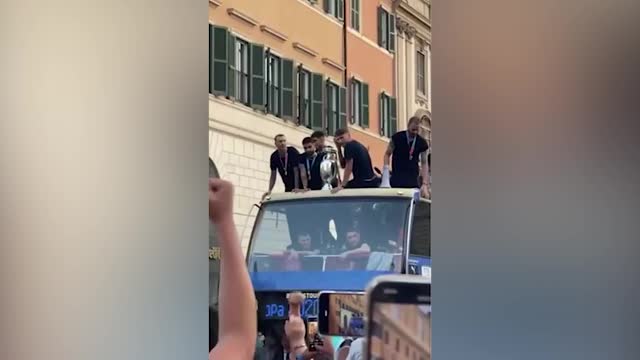 Чемпионский автобус сборной Италии после победы на Евро