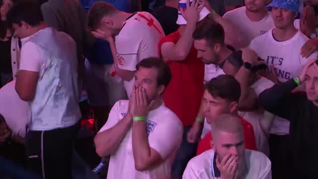 Как английские болельщики смотрели серию пенальти в финале Евро