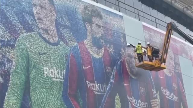 «Барселона» убрала изображение Месси с фасада «Камп Ноу»
