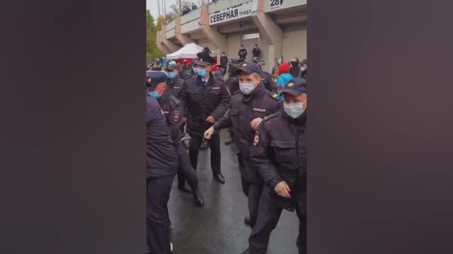 Стычка фанатов «Шинника» с полицией во Владимире