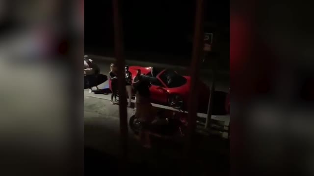 Пьяный Видаль делает кувырок на багажнике Ferrari