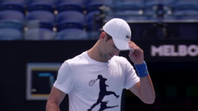 Джокович провел тренировку на корте Australian Open