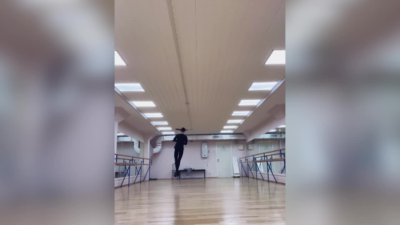 Анна Щербакова поделилась видео с тренировки в зале