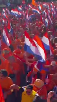 Фанаты из Нидерландов зажигают на женском Евро-2022 в Англии