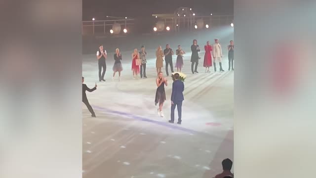 Александре Степановой сделали предложение на ледовом шоу