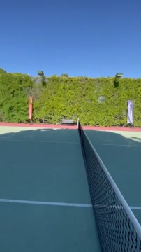 Сёстры Аверины играют в теннис
