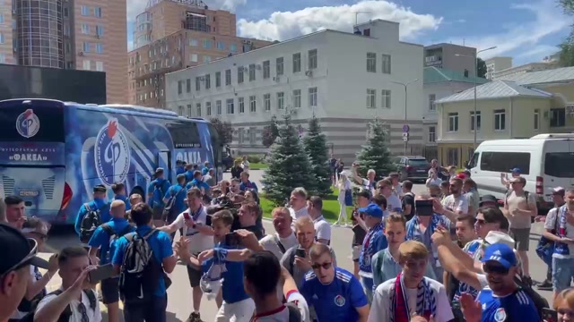 Фанаты «Факела» проводили команду на матч с «Динамо»