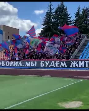 Фанаты ЦСКА на тренировке команды на стадионе «Октябрь»