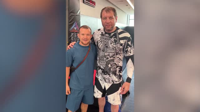 Александр Емельяненко вернул Петру Яну звание чемпиона UFC