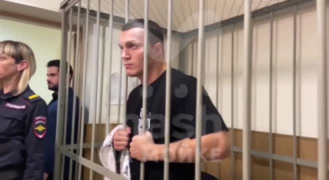 Артём Тарасов отпущен в зале суда после оправдания