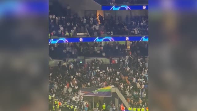 Фанаты «Марселя» сорвали флаг ЛГБТ на стадионе «Тоттенхэма»