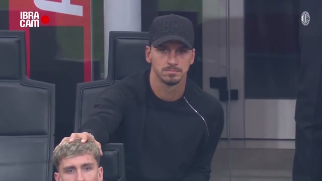 Златан Ибрагимович психует во время матча «Милана»