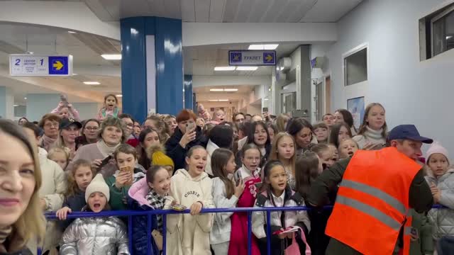 Фанаты скандируют имя Камилы Валиевой в Казани