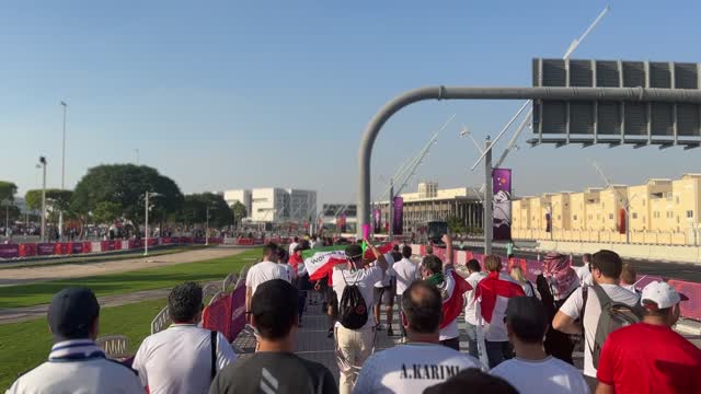 Болельщики сборной Ирана с протестным флагом на ЧМ-2022