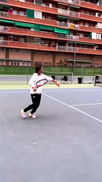 Наталья Забияко впервые в жизни играет в теннис
