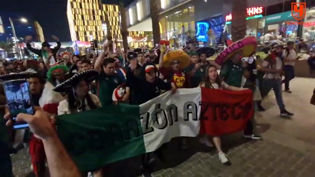 Проход мексиканцев до стадиона перед игрой против Аргентины