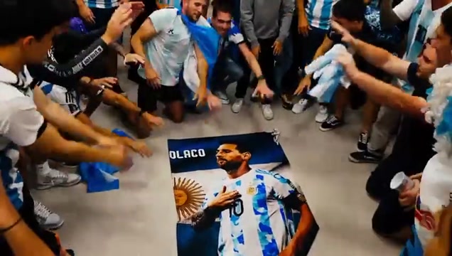 Болельщики Аргентины поклоняются образу Лионеля Месси