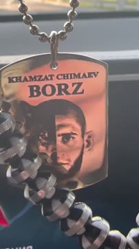Кадыров показал кулон с изображением Чимаева в своём авто