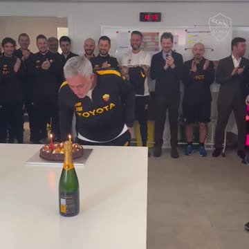 Как игроки «Ромы» поздравили Жозе Моуринью с днём рождения