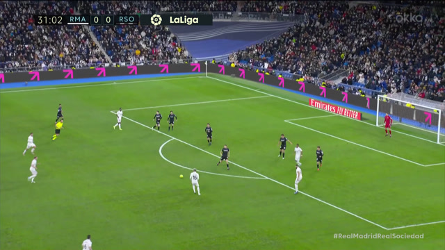 Кроос («Реал Мадрид») исполняет кручëный дальний удар