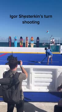 Шестёркин бросает по доскам для сёрфинга во Флориде