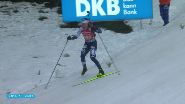 Финская биатлонистка потеряла лыжу во время эстафеты на ЧМ